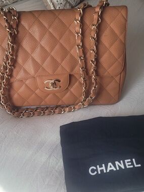 Chanel- Medium classic bag